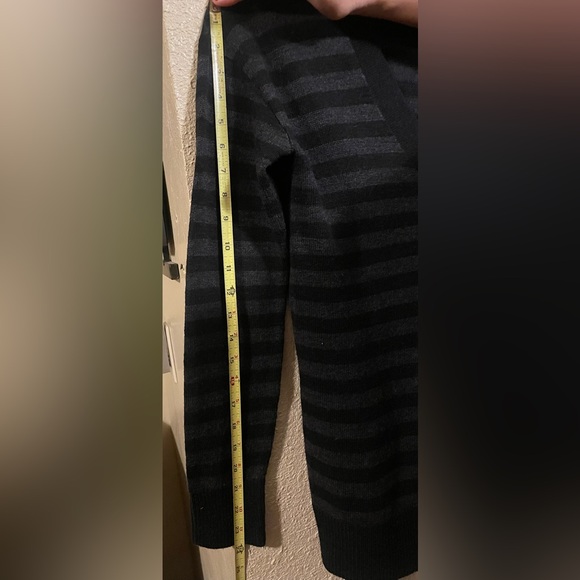 Banana Republic Extra Fine Italian Merino Black and Gray V-Neck sweater - Picture 6 of 8